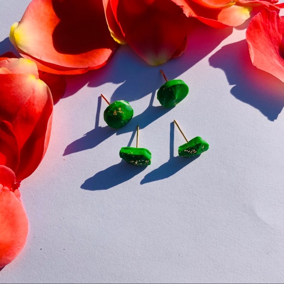 Matt green earrings - Picture 2 of 4
